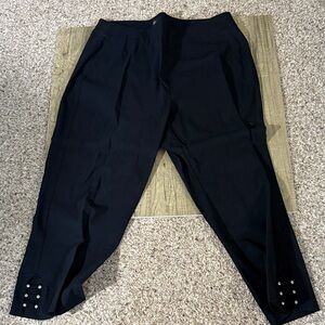 JM Collection Black capris